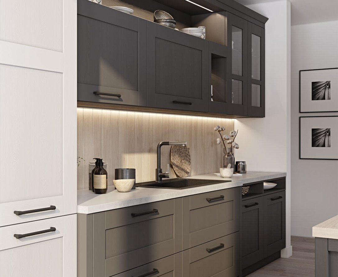 Большая островная черно-белая классическая кухонная мебель встраиваемая от производителя Тироль под заказ