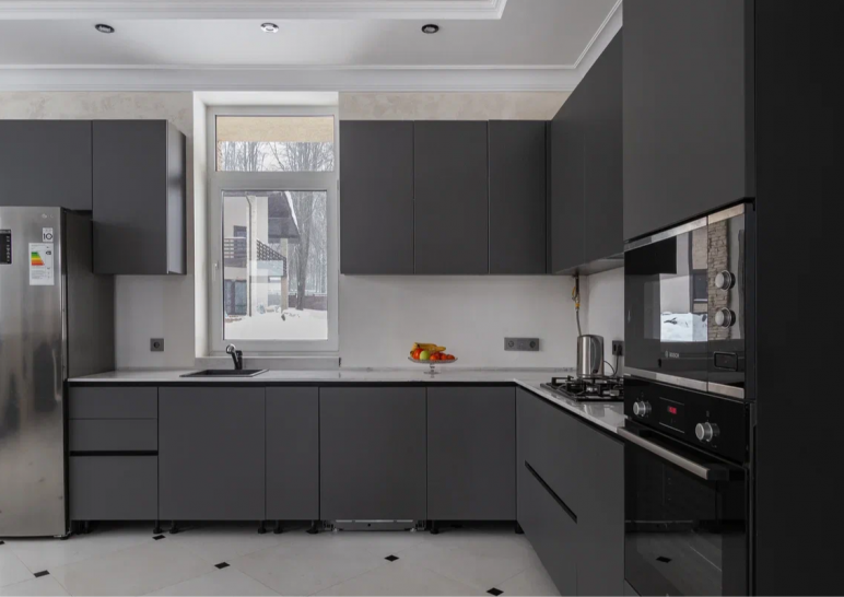Черная угловая минималистичная кухня МДФ Оникс под заказ от производителя